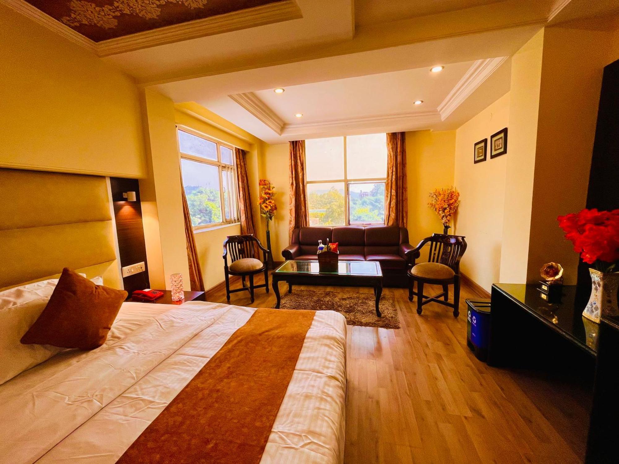 The Reo Luxury Hotel - Haridwār Екстериор снимка